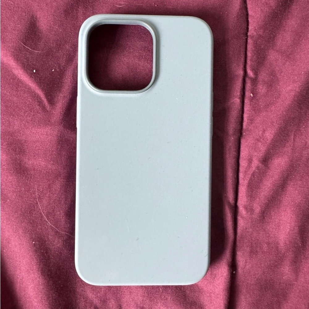 OTOFLY iPhone 13 Pro magsafe silicone case